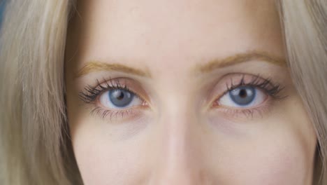 Close-up-view-of-blonde-blue-eyed-woman.